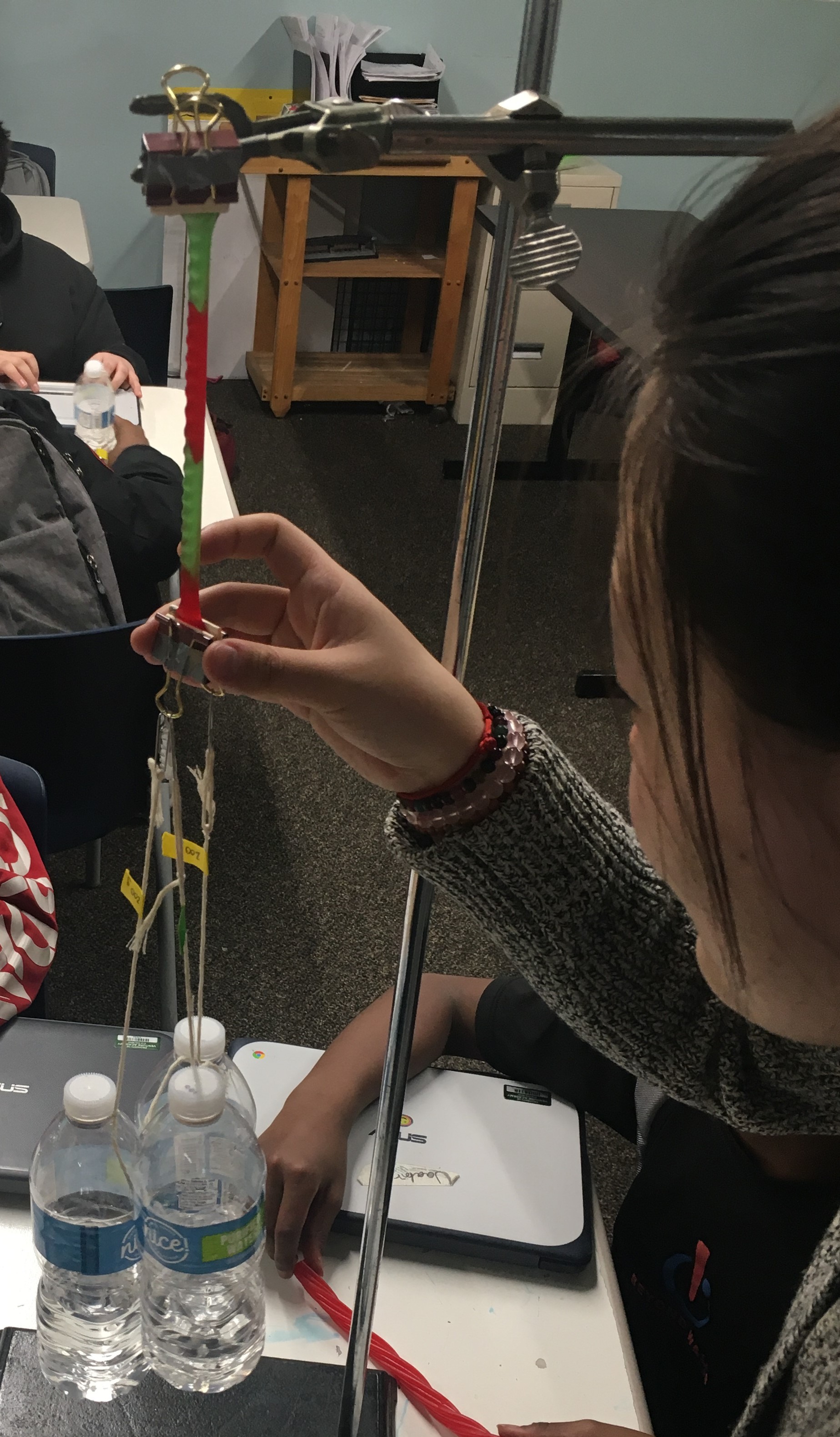 Gummy worm mechanics